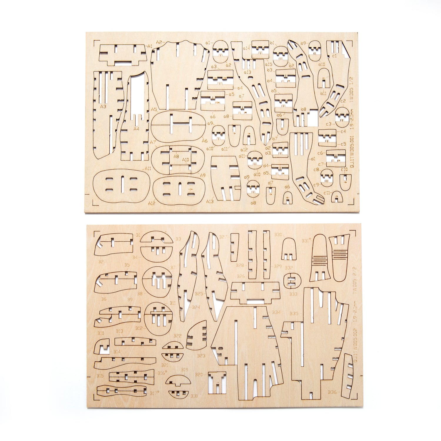 Puzzle en bois 3D à la main